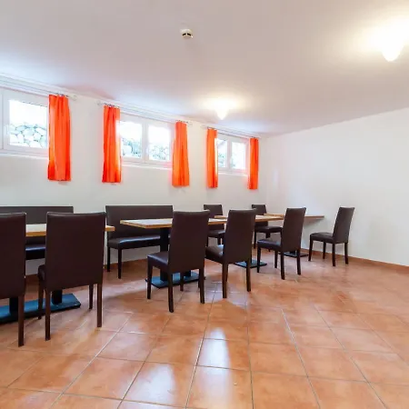 Centrally Located With Sauna Near Kaprun 아파트