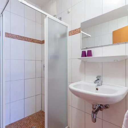 Centrally Located With Sauna Near Kaprun 아파트